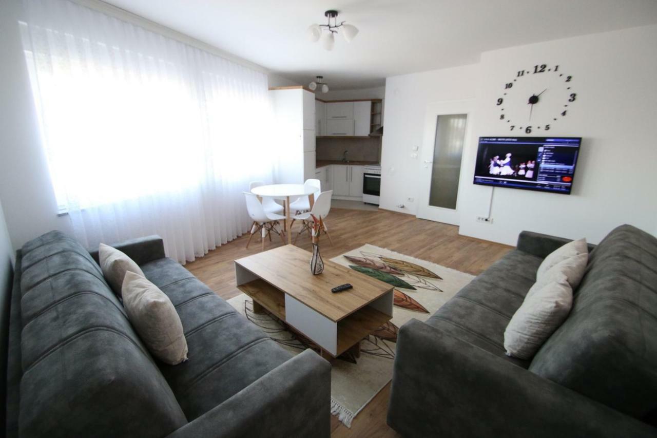 Spacious Apartment Next To The Bus Station And Walking Distance To The Old Town And Shopping Malls プリズレン エクステリア 写真