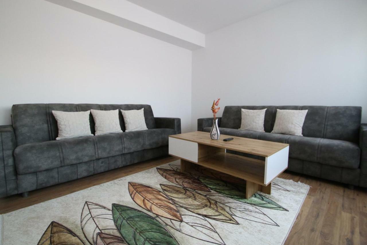 Spacious Apartment Next To The Bus Station And Walking Distance To The Old Town And Shopping Malls プリズレン エクステリア 写真